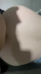 公厕里后入冯姐