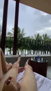 国外海边度假打手枪