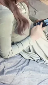 和嫂子激情大战，背着哥哥做爱更刺激，嫂子的皮肤身材真是完美