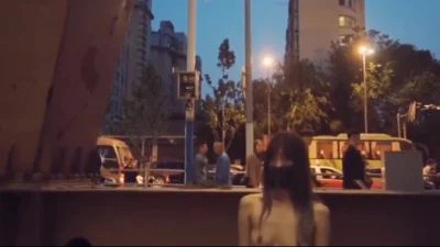 勾引路边大爷！路人小哥都看呆了！